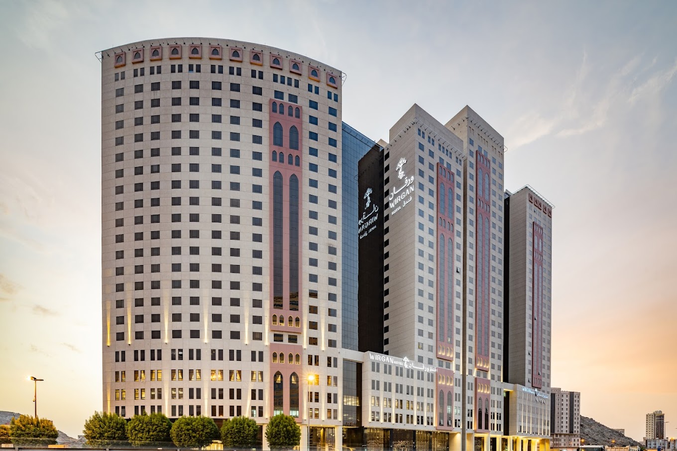 Wirgan Al Noor vs DoubleTree Makkah Aziziyah: Which Is Better for Your Umrah Stay